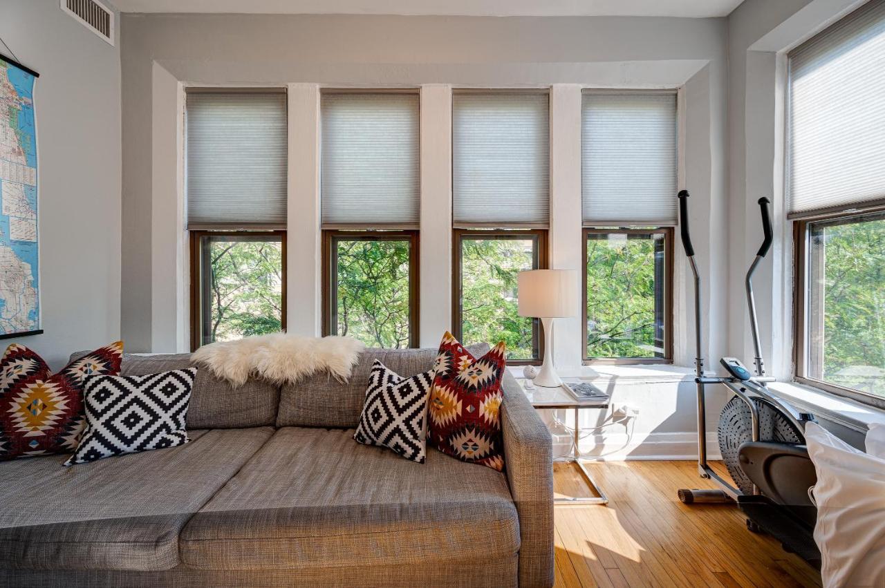Steps To The Lakefront! This Uptown Beauty Is Everything You Need For A Perfect Getaway Apartamento
