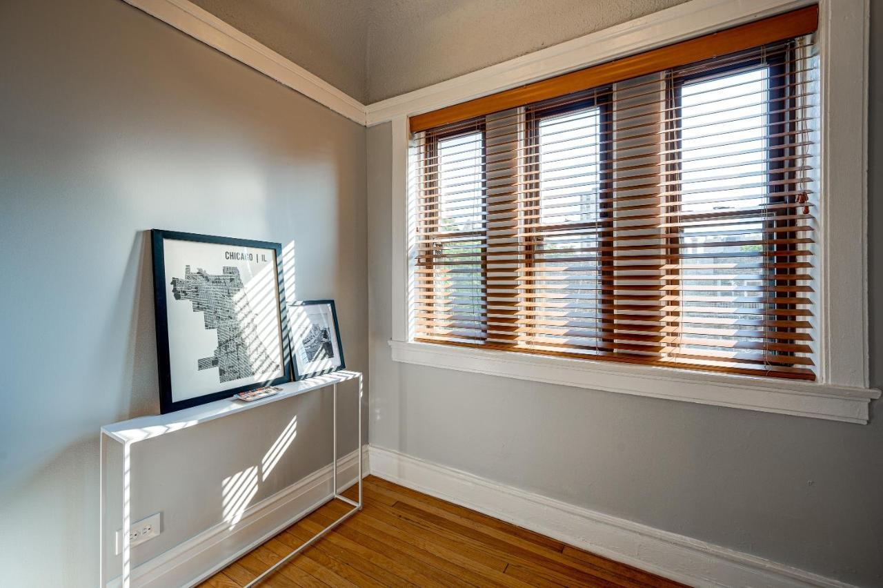 Steps To The Lakefront! This Uptown Beauty Is Everything You Need For A Perfect Getaway * Chicago